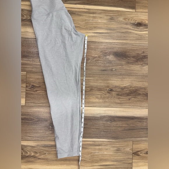 ARITZIA BUTTER Cheeky Hi-Rise Legging EUC Heather Chrome Gray Sz 10 - Picture 2 of 9